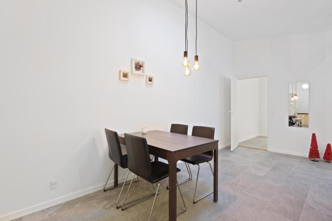 Charming - Luxurious 1 Bedroom Apartment In The Heart Of Aalbor Kültér fotó