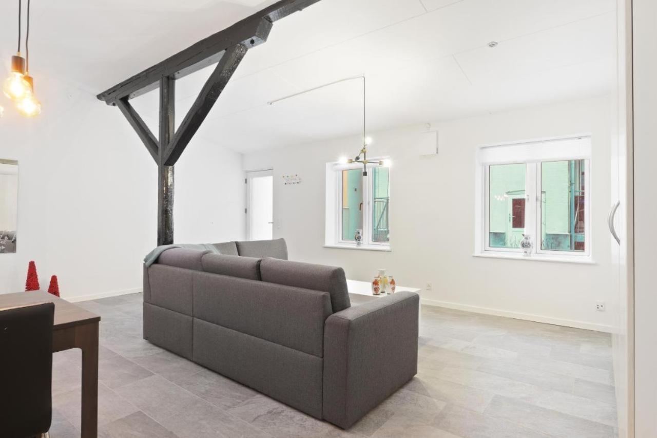 Charming - Luxurious 1 Bedroom Apartment In The Heart Of Aalbor Kültér fotó