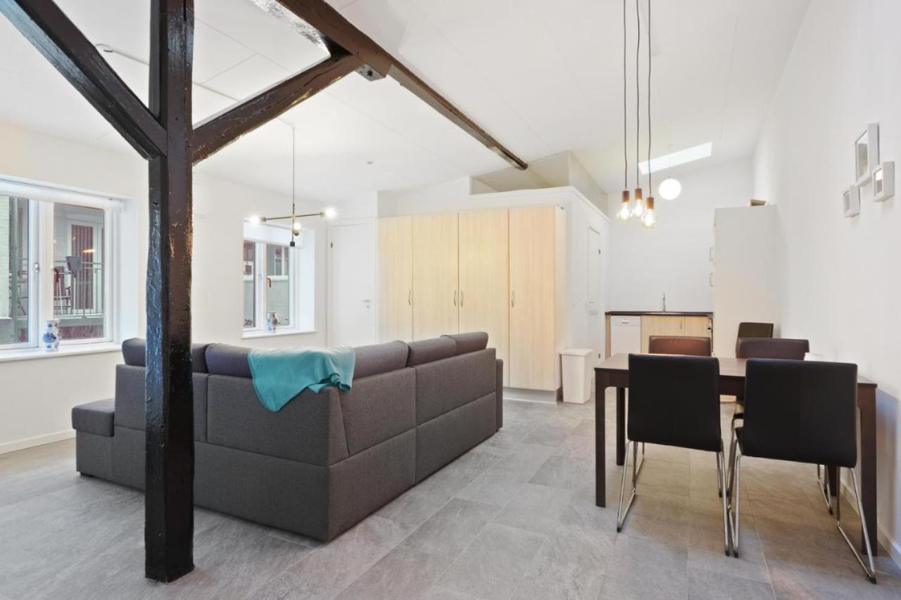 Charming - Luxurious 1 Bedroom Apartment In The Heart Of Aalbor Kültér fotó
